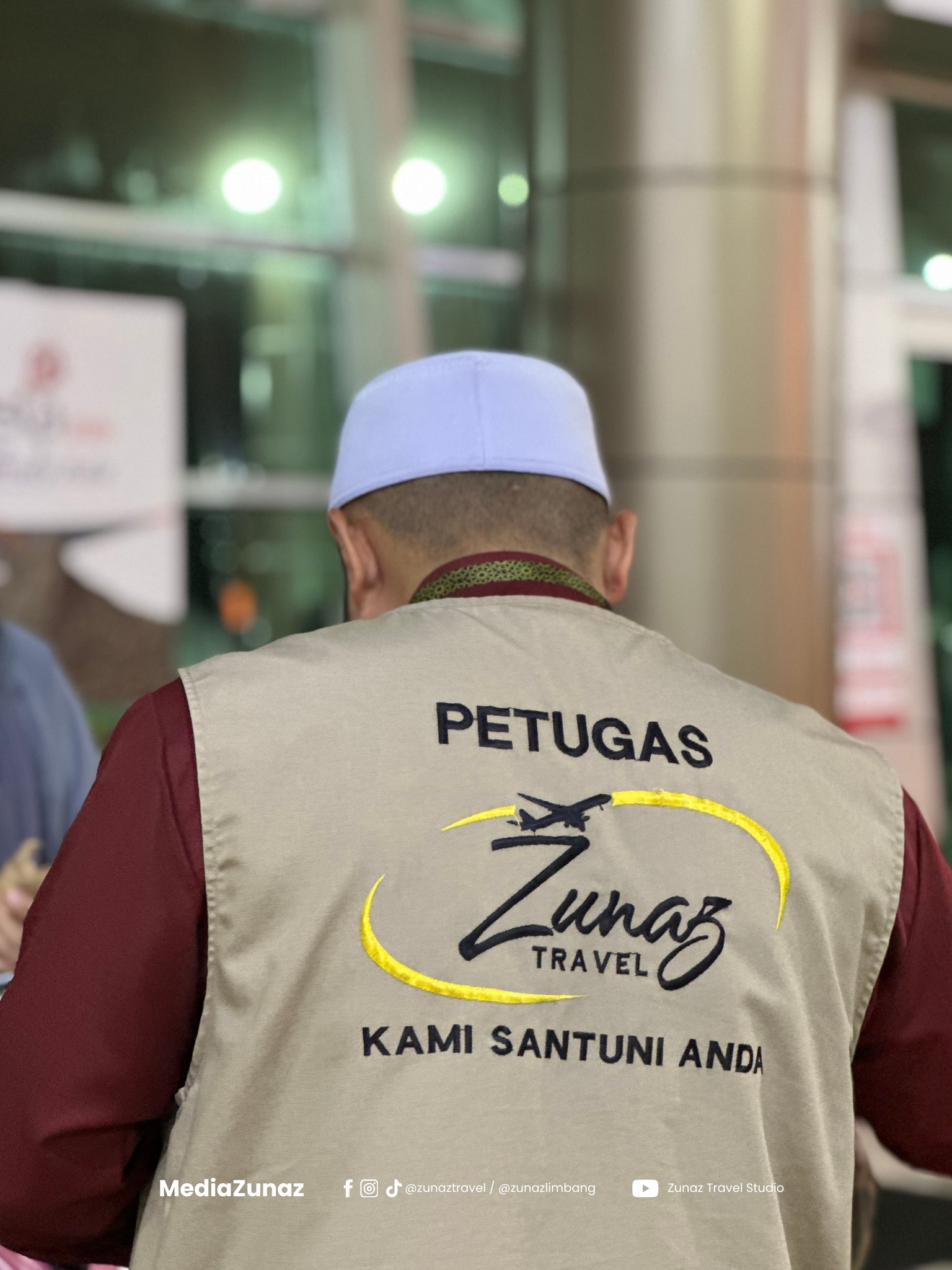 Pasukan Zunaz Travel membantu pelanggan merancang perjalanan