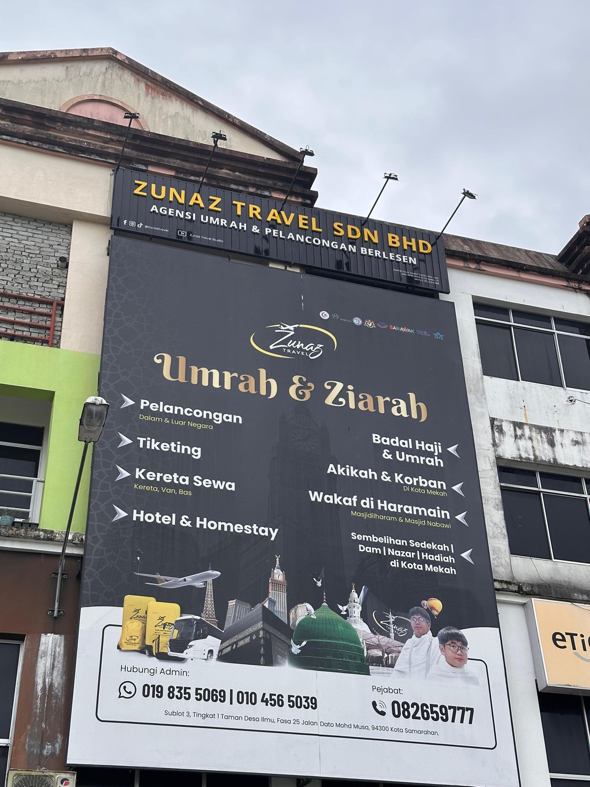 Pasukan Zunaz Travel membantu pelanggan merancang perjalanan